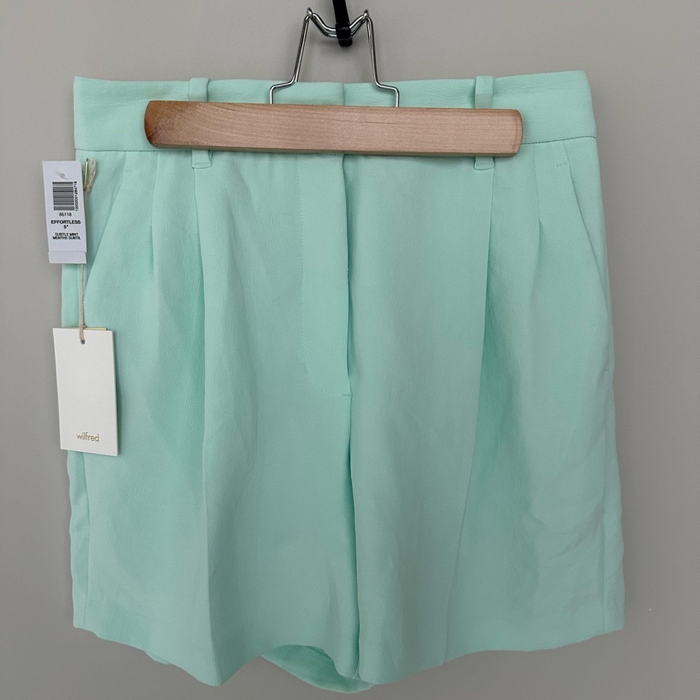 Aritzia Effortless Shorts - 5” NWT